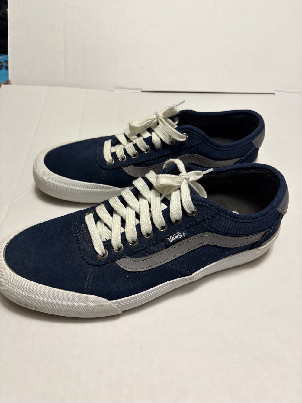 Vans Navy Low-Top Sneakers with Gray Side Stripe